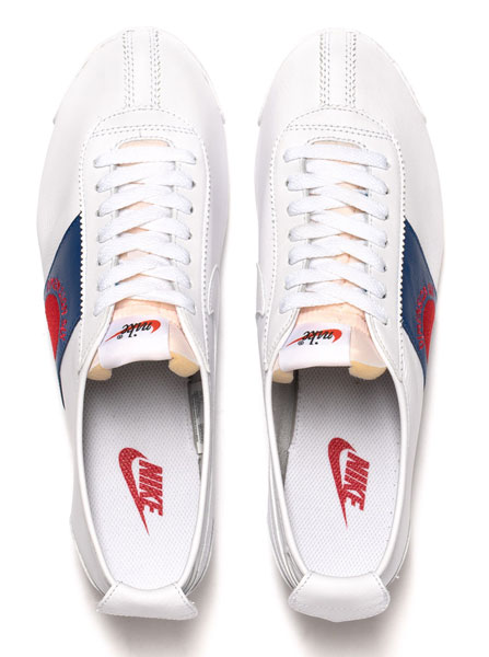 Nike shoe hot sale dog pack